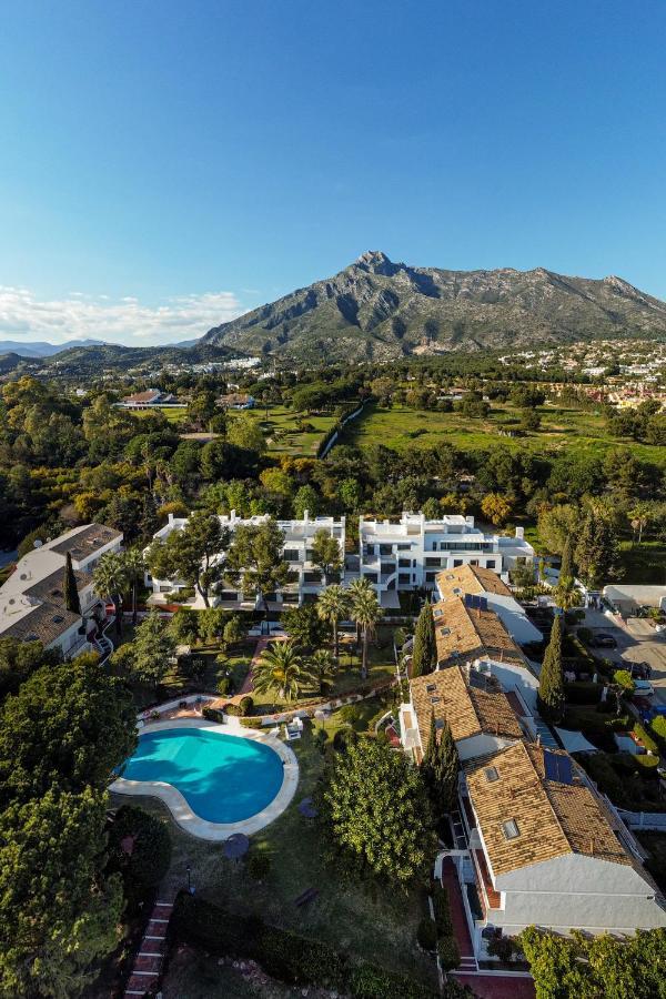 Appartamento Bajo Con Jardin En La Milla De Oro Marbella Esterno foto