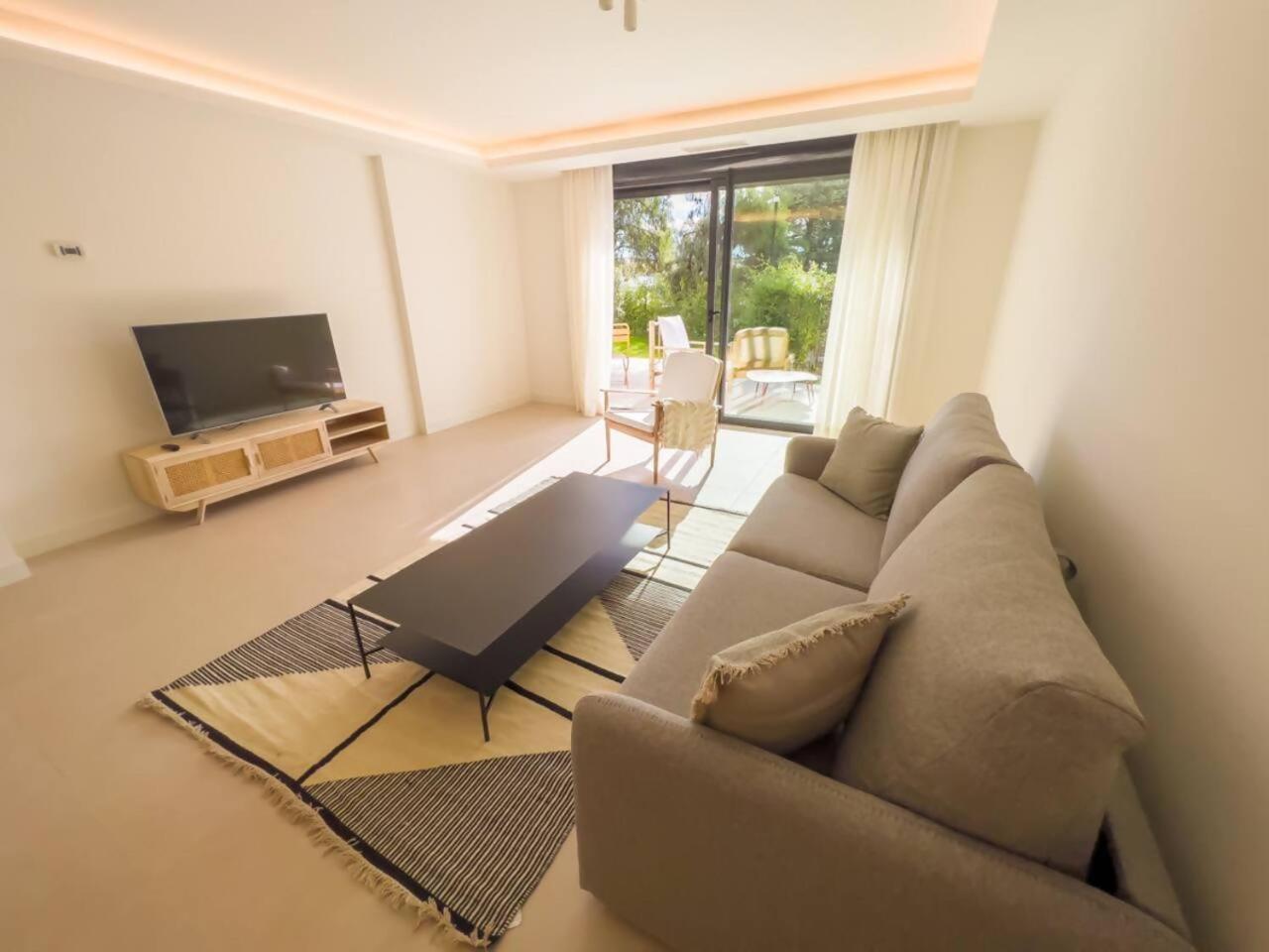 Appartamento Bajo Con Jardin En La Milla De Oro Marbella Esterno foto