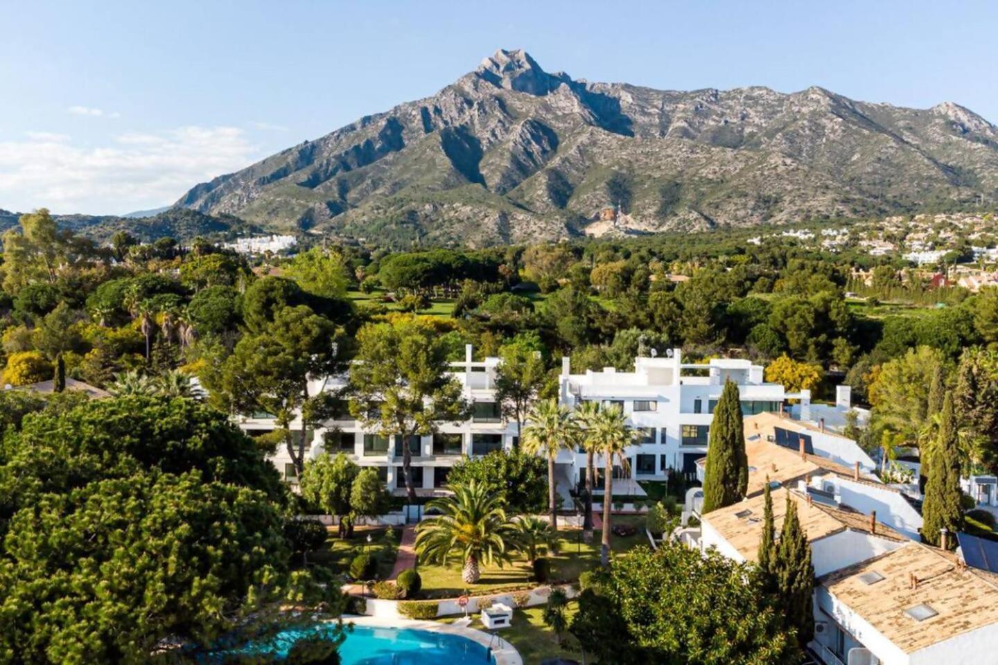 Appartamento Bajo Con Jardin En La Milla De Oro Marbella Esterno foto